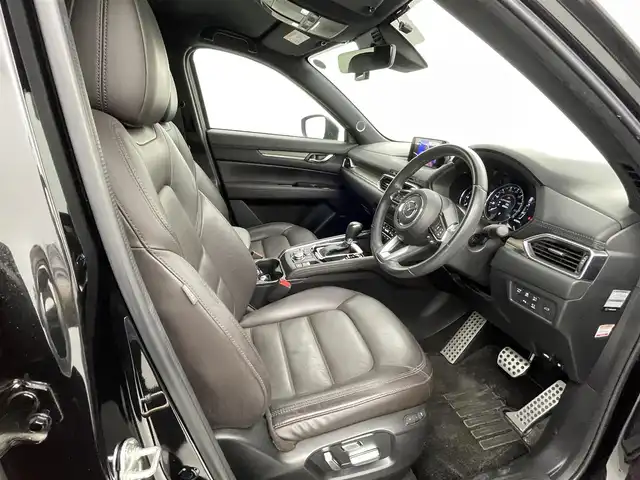 マツダ ＣＸ－５ XD エクスクルーシブモード 熊本県 2019(平31)年 6.8万km ジェットブラックマイカ 純正ナビ/（AM/FM/USB/CD/DVD/AUX/BT/フルセグ）/レーダークルーズコントロール/前後コーナーセンサー/衝突軽減ブレーキ/ブラインドスポットモニター/バック+全方位カメラ/BOSEサウンドシステム/ETC/社外前後ドライブレコーダー/レザーシート/D+N席パワーシート/D+N席シートヒーター/D+N席エアシート/D席メモリーシート/ヒートステアリング/電動リアゲート/純正フロアマット/純正19インチアルミホイール/オートライト/LEDヘッドライト/フォグランプ/4WD/MT付きAT/ステアリングスイッチ/プッシュスタート/スマートキー/スペアキー×1/電動パーキングブレーキ/オートホールド/オート電動格納ミラー/アイドリングストップ/DUALオートエアコン/横滑り防止装置/ISO FIX/W+サイド+カーテンエアバッグ/取扱説明書