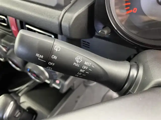 スズキ ジムニー XC 富山県 2023(令5)年 2.1万km ブルーイッシュブラックパール3 社外ディスプレイオーディオ（AM/FM/BT）/バックカメラ/ETC/シートヒーター/衝突被害軽減システム/クルーズコントロール/レーンキープアシスト/横滑り防止装置/アイドリングストップ/純正アルミホイール/社外フロアマット/オートLEDライト/フォグライト/革巻きステアリング/ステアリングスイッチ/スマートキー/スペアキー