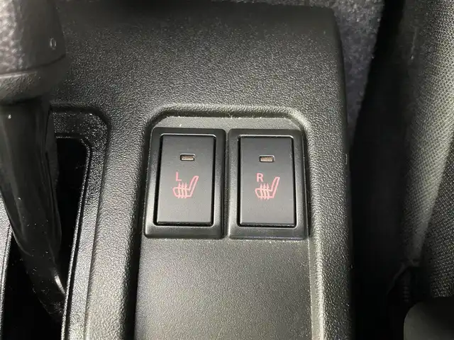スズキ ジムニー XC 富山県 2023(令5)年 2.1万km ブルーイッシュブラックパール3 社外ディスプレイオーディオ（AM/FM/BT）/バックカメラ/ETC/シートヒーター/衝突被害軽減システム/クルーズコントロール/レーンキープアシスト/横滑り防止装置/アイドリングストップ/純正アルミホイール/社外フロアマット/オートLEDライト/フォグライト/革巻きステアリング/ステアリングスイッチ/スマートキー/スペアキー