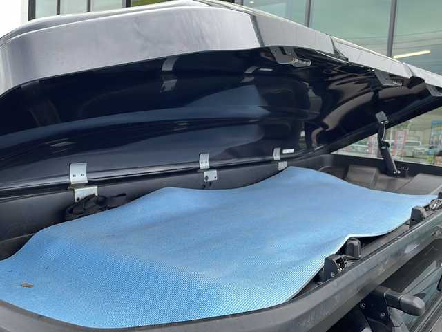 スズキ ジムニー シエラ JC 長野県 2019(令1)年 7万km ブルーイッシュブラックパール3 4WD/パナソニックSDナビ（CN-RZ846）/FM・AM・DVD・CD・フルセグTV/Bluetooth Audio/バックカメラ/純正15インチアルミホイール/クルーズコントロール/衝突軽減ブレーキ/前席シートヒーター/ドライブレコーダー/車線逸脱警報/LEDヘッドライト/オートハイビーム/プッシュスタート/ルーフボックス/オートライト/フォグランプ/スマートキー/背面タイヤ/ETC