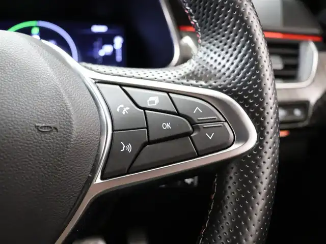 ルノー ルノー アルカナ RSライン E-テックハイブリッド 静岡県 2022(令4)年 3.3万km オレンジ 純正ディスプレイオーディオ/Apple Carplay/ACC/LKA/BSM/デジタルインナーミラー/前後ドラレコ/360°カメラ/前席シートヒーター/前席パワーシート/衝突軽減ブレーキ/LEDヘッドライト/カラー　EQB　オランジュバレンシアＭ/ワイヤレス充電/ETC