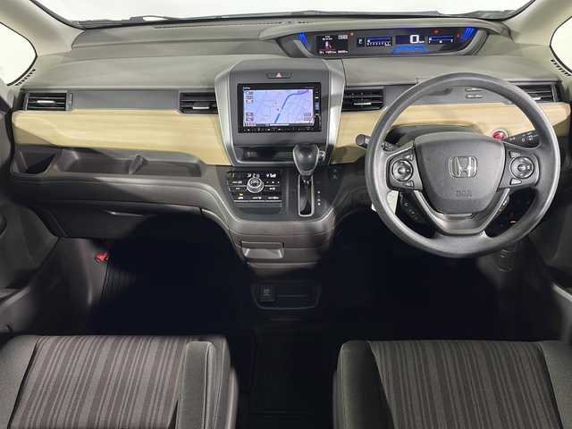 ホンダ フリード G ホンダセンシング 福岡県 2018(平30)年 4.7万km ホワイトオーキッドパール 両側パワースライドドア /レーダークルーズコントロール /衝突軽減ブレーキ /横滑り防止装置 /レーンアシスト /SDナビフルセグTVBluetooth /バックカメラ /ビルドインETC /純正フロアマット /ホンダセンシング/プッシュスタートボタン/スマートキー