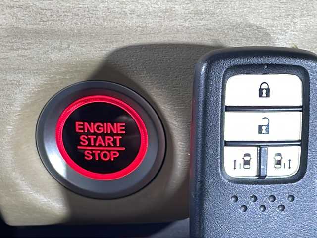 ホンダ フリード G ホンダセンシング 福岡県 2018(平30)年 4.7万km ホワイトオーキッドパール 両側パワースライドドア /レーダークルーズコントロール /衝突軽減ブレーキ /横滑り防止装置 /レーンアシスト /SDナビフルセグTVBluetooth /バックカメラ /ビルドインETC /純正フロアマット /ホンダセンシング/プッシュスタートボタン/スマートキー