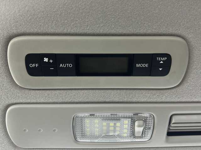 日産 セレナ HWS S HV Vエアロ+Sefty Aセーフ 愛知県 2015(平27)年 4.1万km ブリリアントホワイトパール 禁煙車/純正8インチナビ/（CD/DVD/Bluetooth/フルセグTV/SD)/全方位カメラ/フリップダウンモニター/衝突軽減ブレーキ/レーンキープアシスト/クリアランスソナー/ETC/前後ドライブレコーダー/両側パワースライドドア/スマートキー/プッシュスタート/アイドリングストップ/横滑り防止装置/純正アルミホイール
