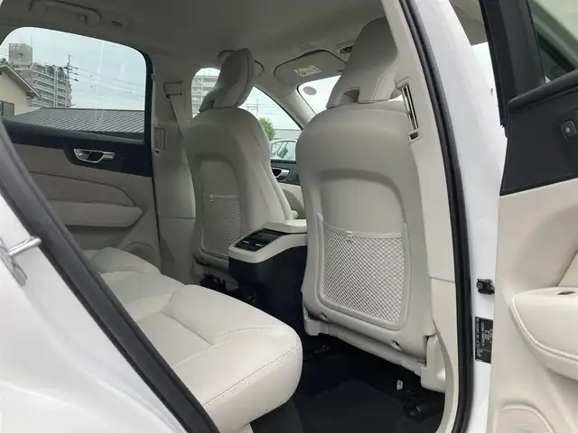 ボルボ ＸＣ６０ D4 AWD インスクリプション 熊本県 2020(令2)年 4.7万km クリスタルホワイトP 純正ナビ（Bluetooth、USB、AppleCarPlay、地デジ）/360°カメラ/HUD/革シート/パワーシート/ベンチレーション/シートヒーター/コーナーセンサー/パワーバックドア/純正19インチアルミホイール/LEDヘッドライト