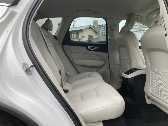 ボルボ ＸＣ６０ D4 AWD インスクリプション 熊本県 2020(令2)年 4.7万km クリスタルホワイトP 純正ナビ（Bluetooth、USB、AppleCarPlay、地デジ）/360°カメラ/HUD/革シート/パワーシート/ベンチレーション/シートヒーター/コーナーセンサー/パワーバックドア/純正19インチアルミホイール/LEDヘッドライト