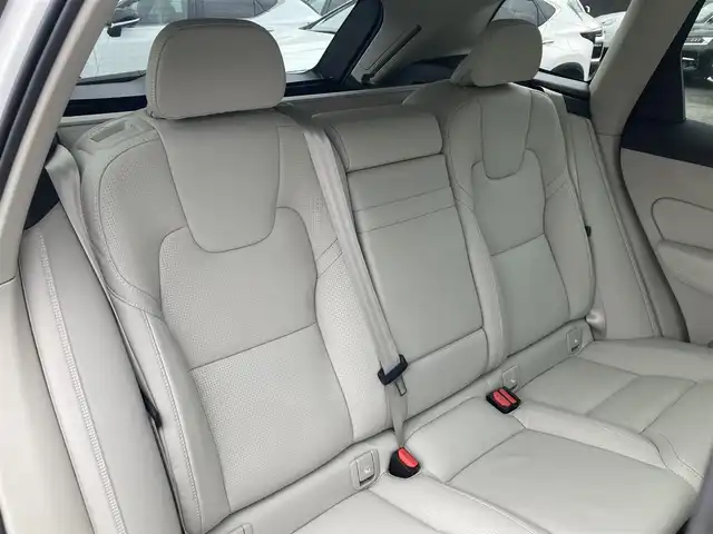 ボルボ ＸＣ６０ D4 AWD インスクリプション 熊本県 2020(令2)年 4.7万km クリスタルホワイトP 純正ナビ（Bluetooth、USB、AppleCarPlay、地デジ）/360°カメラ/HUD/革シート/パワーシート/ベンチレーション/シートヒーター/コーナーセンサー/パワーバックドア/純正19インチアルミホイール/LEDヘッドライト