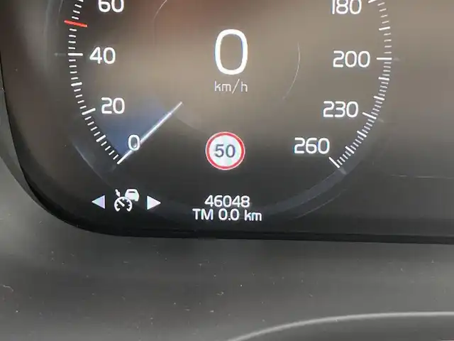 ボルボ ＸＣ６０ D4 AWD インスクリプション 熊本県 2020(令2)年 4.7万km クリスタルホワイトP 純正ナビ（Bluetooth、USB、AppleCarPlay、地デジ）/360°カメラ/HUD/革シート/パワーシート/ベンチレーション/シートヒーター/コーナーセンサー/パワーバックドア/純正19インチアルミホイール/LEDヘッドライト