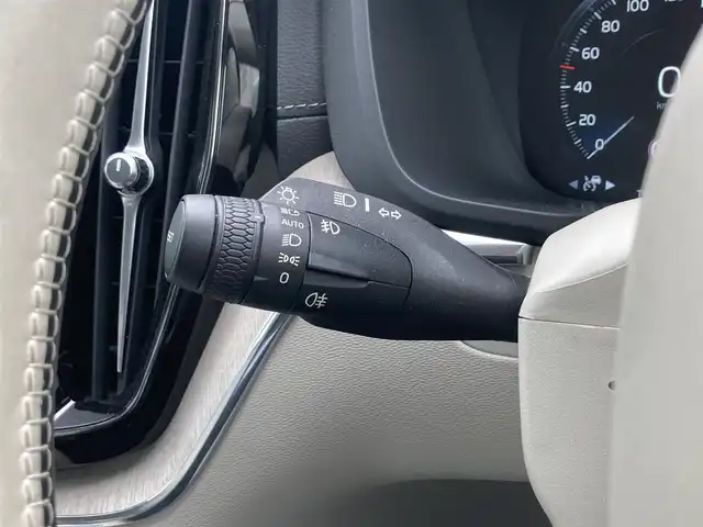 ボルボ ＸＣ６０ D4 AWD インスクリプション 熊本県 2020(令2)年 4.7万km クリスタルホワイトP 純正ナビ（Bluetooth、USB、AppleCarPlay、地デジ）/360°カメラ/HUD/革シート/パワーシート/ベンチレーション/シートヒーター/コーナーセンサー/パワーバックドア/純正19インチアルミホイール/LEDヘッドライト
