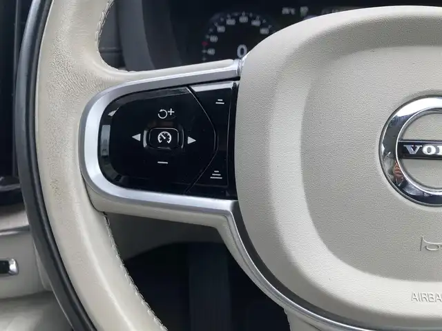 ボルボ ＸＣ６０ D4 AWD インスクリプション 熊本県 2020(令2)年 4.7万km クリスタルホワイトP 純正ナビ（Bluetooth、USB、AppleCarPlay、地デジ）/360°カメラ/HUD/革シート/パワーシート/ベンチレーション/シートヒーター/コーナーセンサー/パワーバックドア/純正19インチアルミホイール/LEDヘッドライト