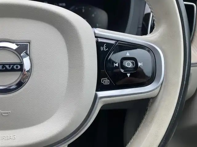 ボルボ ＸＣ６０ D4 AWD インスクリプション 熊本県 2020(令2)年 4.7万km クリスタルホワイトP 純正ナビ（Bluetooth、USB、AppleCarPlay、地デジ）/360°カメラ/HUD/革シート/パワーシート/ベンチレーション/シートヒーター/コーナーセンサー/パワーバックドア/純正19インチアルミホイール/LEDヘッドライト