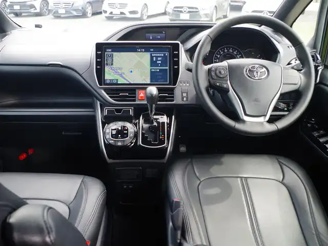 トヨタ ヴォクシー ZS 煌Ⅱ 千葉県 2020(令2)年 5.4万km イナズマスパーキングブラックガラスフレーク ワンオーナー/Toyota Safety Sense/・プリクラッシュセーフティ/・レーンディパーチャーアラート/・オートハイビーム/クルーズコントロール/両側パワースライドドア/純正SDナビ/地デジTV/【DVD/CD再生機能　Bluetooth接続】/バックカメラ/フリップダウンモニター（V12T-R68C）/革巻きステアリング/ETC（2.0）/LEDヘッドライト/フォグライト/ウインカーミラー/クリアランスソナー/純正16インチアルミホイル/スマートキー