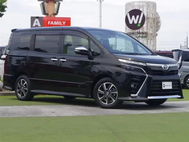 トヨタ ヴォクシー ZS 煌Ⅱ 千葉県 2020(令2)年 5.4万km イナズマスパーキングブラックガラスフレーク ワンオーナー/Toyota Safety Sense/・プリクラッシュセーフティ/・レーンディパーチャーアラート/・オートハイビーム/クルーズコントロール/両側パワースライドドア/純正SDナビ/地デジTV/【DVD/CD再生機能　Bluetooth接続】/バックカメラ/フリップダウンモニター（V12T-R68C）/革巻きステアリング/ETC（2.0）/LEDヘッドライト/フォグライト/ウインカーミラー/クリアランスソナー/純正16インチアルミホイル/スマートキー