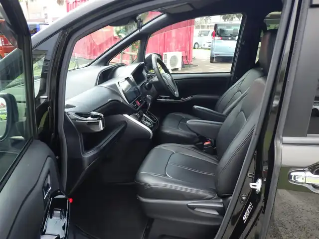 トヨタ ヴォクシー ZS 煌Ⅱ 千葉県 2020(令2)年 5.4万km イナズマスパーキングブラックガラスフレーク ワンオーナー/Toyota Safety Sense/・プリクラッシュセーフティ/・レーンディパーチャーアラート/・オートハイビーム/クルーズコントロール/両側パワースライドドア/純正SDナビ/地デジTV/【DVD/CD再生機能　Bluetooth接続】/バックカメラ/フリップダウンモニター（V12T-R68C）/革巻きステアリング/ETC（2.0）/LEDヘッドライト/フォグライト/ウインカーミラー/クリアランスソナー/純正16インチアルミホイル/スマートキー