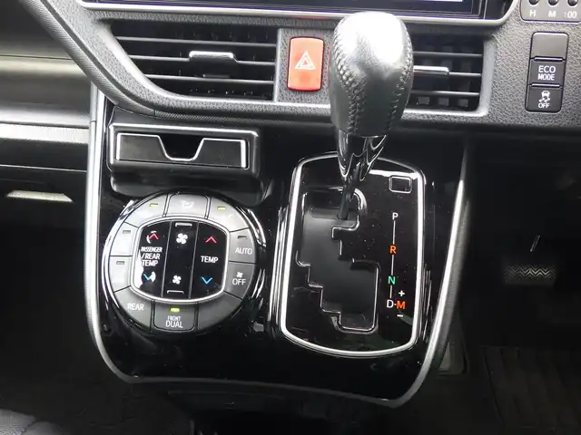 トヨタ ヴォクシー ZS 煌Ⅱ 千葉県 2020(令2)年 5.4万km イナズマスパーキングブラックガラスフレーク ワンオーナー/Toyota Safety Sense/・プリクラッシュセーフティ/・レーンディパーチャーアラート/・オートハイビーム/クルーズコントロール/両側パワースライドドア/純正SDナビ/地デジTV/【DVD/CD再生機能　Bluetooth接続】/バックカメラ/フリップダウンモニター（V12T-R68C）/革巻きステアリング/ETC（2.0）/LEDヘッドライト/フォグライト/ウインカーミラー/クリアランスソナー/純正16インチアルミホイル/スマートキー
