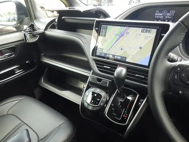 トヨタ ヴォクシー ZS 煌Ⅱ 千葉県 2020(令2)年 5.4万km イナズマスパーキングブラックガラスフレーク ワンオーナー/Toyota Safety Sense/・プリクラッシュセーフティ/・レーンディパーチャーアラート/・オートハイビーム/クルーズコントロール/両側パワースライドドア/純正SDナビ/地デジTV/【DVD/CD再生機能　Bluetooth接続】/バックカメラ/フリップダウンモニター（V12T-R68C）/革巻きステアリング/ETC（2.0）/LEDヘッドライト/フォグライト/ウインカーミラー/クリアランスソナー/純正16インチアルミホイル/スマートキー
