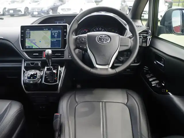 トヨタ ヴォクシー ZS 煌Ⅱ 千葉県 2020(令2)年 5.4万km イナズマスパーキングブラックガラスフレーク ワンオーナー/Toyota Safety Sense/・プリクラッシュセーフティ/・レーンディパーチャーアラート/・オートハイビーム/クルーズコントロール/両側パワースライドドア/純正SDナビ/地デジTV/【DVD/CD再生機能　Bluetooth接続】/バックカメラ/フリップダウンモニター（V12T-R68C）/革巻きステアリング/ETC（2.0）/LEDヘッドライト/フォグライト/ウインカーミラー/クリアランスソナー/純正16インチアルミホイル/スマートキー