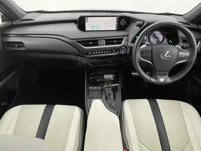 レクサス ＵＸ 250h Fスポーツ 福岡県 2019(令1)年 1.9万km マーキュリーグレーマイカ 純正１０．３型ナビ　/全方位カメラ　/ＥＴＣ２．０　/前後ドライブレコーダー　/レーダークルーズコントロール　/コーナーセンサー　/衝突被害軽減ブレーキ　/レーンキープ　/ＢＳＭ　/ＰＫＳＢ　/ＭＴモード付き　/本革シート　/パワーシート　/シートヒーター／ベンチレーション　/ステアリングヒーター　/パワーバックドア