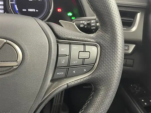 レクサス ＵＸ 250h Fスポーツ 福岡県 2019(令1)年 1.9万km マーキュリーグレーマイカ 純正１０．３型ナビ　/全方位カメラ　/ＥＴＣ２．０　/前後ドライブレコーダー　/レーダークルーズコントロール　/コーナーセンサー　/衝突被害軽減ブレーキ　/レーンキープ　/ＢＳＭ　/ＰＫＳＢ　/ＭＴモード付き　/本革シート　/パワーシート　/シートヒーター／ベンチレーション　/ステアリングヒーター　/パワーバックドア