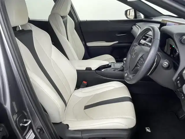 レクサス ＵＸ 250h Fスポーツ 福岡県 2019(令1)年 1.9万km マーキュリーグレーマイカ 純正１０．３型ナビ　/全方位カメラ　/ＥＴＣ２．０　/前後ドライブレコーダー　/レーダークルーズコントロール　/コーナーセンサー　/衝突被害軽減ブレーキ　/レーンキープ　/ＢＳＭ　/ＰＫＳＢ　/ＭＴモード付き　/本革シート　/パワーシート　/シートヒーター／ベンチレーション　/ステアリングヒーター　/パワーバックドア