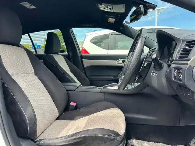 レクサス ＣＴ 200h Fスポーツ 大阪府 2015(平27)年 5.9万km ホワイトノーヴァガラスフレーク 純正ナビ　/   フルセグTV/CD/DVD/USB　/バックモニター　/衝突軽減ブレーキ　/前席シートヒーター　/前席パワーシート　/レーダークルーズコントロール/レーンキープアシスト/アイドリングストップ　/前方ドライブレコーダー/純正17インチアルミホイール　/プッシュスタート　/スマートキー　/ＥＴＣ　/ＬＥＤ