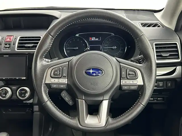 スバル フォレスター 2．0i－L アイサイト アドバン 道央・札幌 2017(平29)年 6.4万km クリスタルホワイトP ・４WD/・社外ナビ/　CD/DVD/SD/BT/フルセグ/・バックカメラ/・ETC/・アイサイト/・レーダークルーズコントロール/・レーンキープアシスト/・クリアランスソナー/・SI-DRIVE/・X-MODE/・LEDヘッドライト/・LEDアクセサリーライナー/・プッシュスタート/・スマートキー/・純正フロアマット/・ドアバイザー