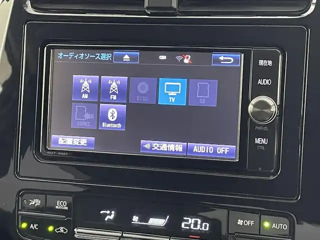 トヨタ プリウス S 福島県 2016(平28)年 13.5万km スティールブロンドM 横滑り防止装置/純正7インチナビ/・型番：NSZT-W66T/・フルセグTV/BT/SD/AM/FM/CD/・ETC2.0/・バックカメラ/プッシュスタート/・スマートキー/LEDヘッドライト/・フォグライト/・オートライト/電動格納ミラー/・ウィンカーミラー/純正フロアマット/純正15インチナビ