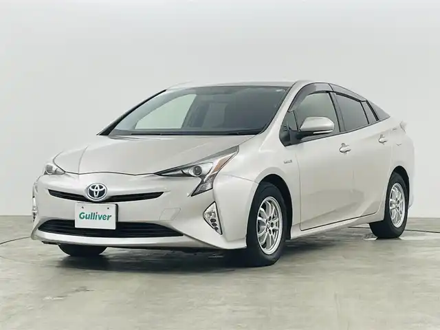トヨタ プリウス S 福島県 2016(平28)年 13.5万km スティールブロンドM 横滑り防止装置/純正7インチナビ/・型番：NSZT-W66T/・フルセグTV/BT/SD/AM/FM/CD/・ETC2.0/・バックカメラ/プッシュスタート/・スマートキー/LEDヘッドライト/・フォグライト/・オートライト/電動格納ミラー/・ウィンカーミラー/純正フロアマット/純正15インチナビ