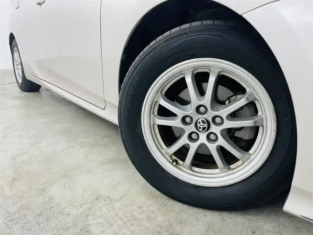 トヨタ プリウス S 福島県 2016(平28)年 13.5万km スティールブロンドM 横滑り防止装置/純正7インチナビ/・型番：NSZT-W66T/・フルセグTV/BT/SD/AM/FM/CD/・ETC2.0/・バックカメラ/プッシュスタート/・スマートキー/LEDヘッドライト/・フォグライト/・オートライト/電動格納ミラー/・ウィンカーミラー/純正フロアマット/純正15インチナビ