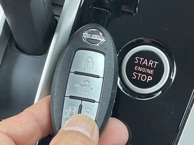 日産 セレナ ハイウェイスター Vセレクション 群馬県 2018(平30)年 3.3万km ブリリアントホワイトパール 純正９型ナビ　全周囲カメラ　クルーズコントロール　車線逸脱警報　衝突被害軽減ブレーキ　コーナーセンサー　両側パワースライドドア　ＬＥＤヘッドライト　ドライブレコーダー　ＥＴＣ　純正アルミホイール