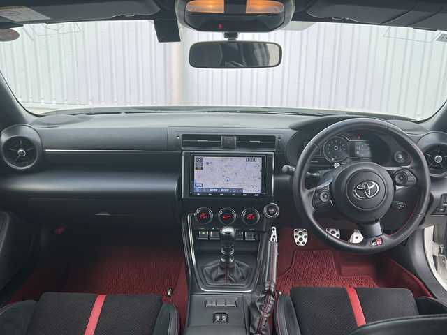 トヨタ ＧＲ８６ RZ 三重県 2022(令4)年 4.5万km クリスタルホワイトパール 純正ナビ/バックカメラ/ハーフレザーシート/ETC/スペアキー/前方ドライブレコーダー/前席シートヒーター/USB給電ポート/革巻きステアリング/ステアリングスイッチ/LEDヘッドライト/オートライト/純正フロアマット/電動格納ミラー/禁煙車
