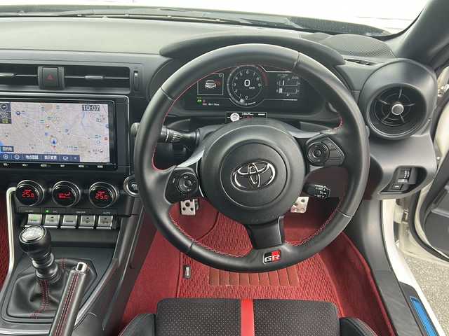 トヨタ ＧＲ８６ RZ 三重県 2022(令4)年 4.5万km クリスタルホワイトパール 純正ナビ/バックカメラ/ハーフレザーシート/ETC/スペアキー/前方ドライブレコーダー/前席シートヒーター/USB給電ポート/革巻きステアリング/ステアリングスイッチ/LEDヘッドライト/オートライト/純正フロアマット/電動格納ミラー/禁煙車