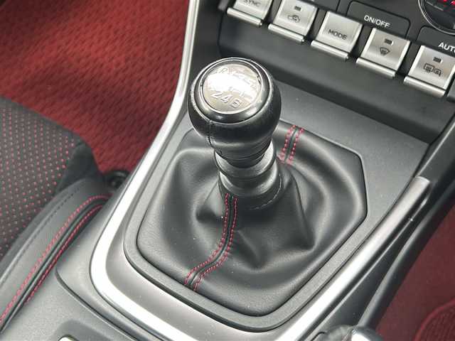 トヨタ ＧＲ８６ RZ 三重県 2022(令4)年 4.5万km クリスタルホワイトパール 純正ナビ/バックカメラ/ハーフレザーシート/ETC/スペアキー/前方ドライブレコーダー/前席シートヒーター/USB給電ポート/革巻きステアリング/ステアリングスイッチ/LEDヘッドライト/オートライト/純正フロアマット/電動格納ミラー/禁煙車