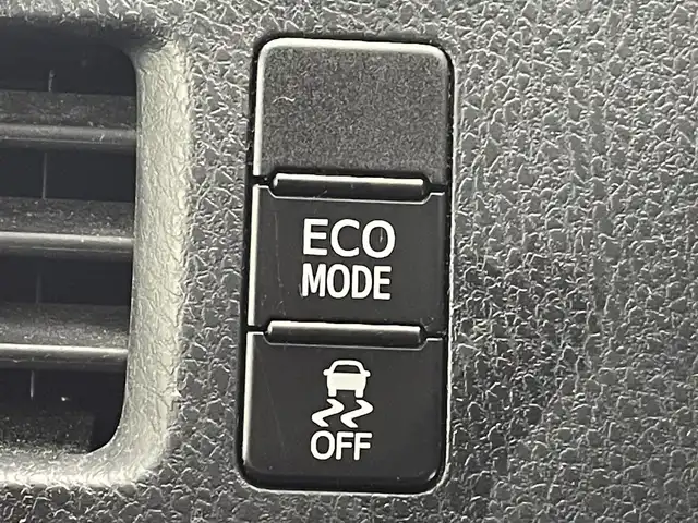 トヨタ ヴォクシー ZS 煌 熊本県 2018(平30)年 7.7万km ホワイトパールクリスタルシャイン 純正ナビNSZT-Y66T（ＣＤ・ＤＶＤ・フルセグ・ＳＤ・HDMI）/バックカメラ　/純正フリップダウンモニター　/社外前後ドライブレコーダー　/ビルトインＥＴＣ　/クルーズコントロール　/衝突軽減ブレーキ　/レーンキープアシスト/横滑り防止　/アイドリングストップ/純正フロアマット/純正16インチAW/オートライト/LEDヘッドライト/オートマチックハイビーム/フォグランプ/スマートキー/プッシュスタート/スペアキー1本/保証書/取扱説明書