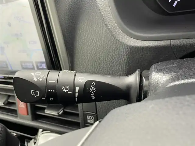 トヨタ ヴォクシー ZS 煌 熊本県 2018(平30)年 7.7万km ホワイトパールクリスタルシャイン 純正ナビNSZT-Y66T（ＣＤ・ＤＶＤ・フルセグ・ＳＤ・HDMI）/バックカメラ　/純正フリップダウンモニター　/社外前後ドライブレコーダー　/ビルトインＥＴＣ　/クルーズコントロール　/衝突軽減ブレーキ　/レーンキープアシスト/横滑り防止　/アイドリングストップ/純正フロアマット/純正16インチAW/オートライト/LEDヘッドライト/オートマチックハイビーム/フォグランプ/スマートキー/プッシュスタート/スペアキー1本/保証書/取扱説明書