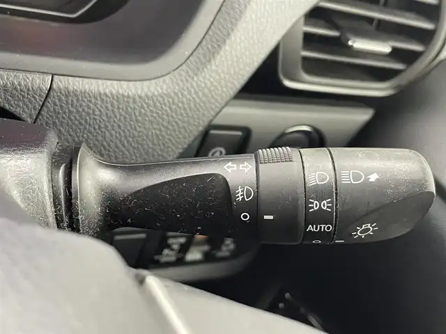 トヨタ ヴォクシー ZS 煌 熊本県 2018(平30)年 7.7万km ホワイトパールクリスタルシャイン 純正ナビNSZT-Y66T（ＣＤ・ＤＶＤ・フルセグ・ＳＤ・HDMI）/バックカメラ　/純正フリップダウンモニター　/社外前後ドライブレコーダー　/ビルトインＥＴＣ　/クルーズコントロール　/衝突軽減ブレーキ　/レーンキープアシスト/横滑り防止　/アイドリングストップ/純正フロアマット/純正16インチAW/オートライト/LEDヘッドライト/オートマチックハイビーム/フォグランプ/スマートキー/プッシュスタート/スペアキー1本/保証書/取扱説明書