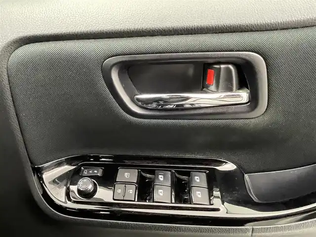 トヨタ ヴォクシー ZS 煌 熊本県 2018(平30)年 7.7万km ホワイトパールクリスタルシャイン 純正ナビNSZT-Y66T（ＣＤ・ＤＶＤ・フルセグ・ＳＤ・HDMI）/バックカメラ　/純正フリップダウンモニター　/社外前後ドライブレコーダー　/ビルトインＥＴＣ　/クルーズコントロール　/衝突軽減ブレーキ　/レーンキープアシスト/横滑り防止　/アイドリングストップ/純正フロアマット/純正16インチAW/オートライト/LEDヘッドライト/オートマチックハイビーム/フォグランプ/スマートキー/プッシュスタート/スペアキー1本/保証書/取扱説明書