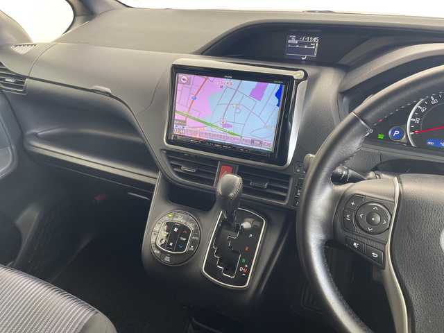 トヨタ ヴォクシー ZS 愛知県 2015(平27)年 4.7万km ブラック 社外SDナビ　（Bluetooth/TV/CD/DVD)/パワースライドドア/バックカメラ・バックモニター/スマートキー/ETC/オートライト/横滑り防止措置　/盗難防止装置/純正アルミホイール