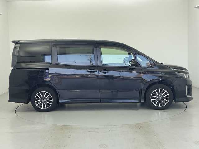 トヨタ ヴォクシー ZS 愛知県 2015(平27)年 4.7万km ブラック 社外SDナビ　（Bluetooth/TV/CD/DVD)/パワースライドドア/バックカメラ・バックモニター/スマートキー/ETC/オートライト/横滑り防止措置　/盗難防止装置/純正アルミホイール