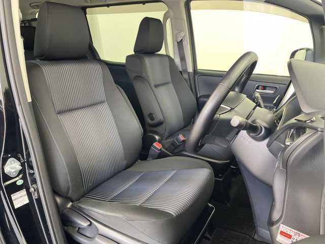 トヨタ ヴォクシー ZS 愛知県 2015(平27)年 4.7万km ブラック 社外SDナビ　（Bluetooth/TV/CD/DVD)/パワースライドドア/バックカメラ・バックモニター/スマートキー/ETC/オートライト/横滑り防止措置　/盗難防止装置/純正アルミホイール