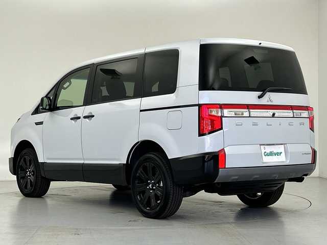 三菱 デリカＤ：５ シャモニー 愛知県 2025(令7)年 0.1千km 白Ⅱ 登録済未使用車/アルパイン１１型カーナビ　ビッグX11/・AppleCarPlay/AndroidAuto/・Bluetooth/・CD/DVD/・HDMI入力/・USB入力/全方位カメラ/両側パワースライドドア/ステアリングヒーター/フルセグ/レーダークルーズコントロール/スペアキー１本/運転席パワーシート/前席シートヒーター/パワーバックドア/LEDオートライト・オートハイビーム/衝突被害軽減ブレーキシステム/車線逸脱警報システム/後側方車両検知警報システム（レーンチェンジアシスト機能付）/誤発進抑制機能（前進時）/後退時交差車両検知警報システム/純正アルミホイール/取扱説明書/保証書