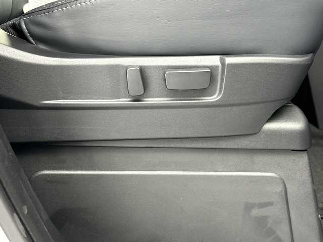 三菱 デリカＤ：５ シャモニー 愛知県 2025(令7)年 0.1千km 白Ⅱ 登録済未使用車/アルパイン１１型カーナビ　ビッグX11/・AppleCarPlay/AndroidAuto/・Bluetooth/・CD/DVD/・HDMI入力/・USB入力/全方位カメラ/両側パワースライドドア/ステアリングヒーター/フルセグ/レーダークルーズコントロール/スペアキー１本/運転席パワーシート/前席シートヒーター/パワーバックドア/LEDオートライト・オートハイビーム/衝突被害軽減ブレーキシステム/車線逸脱警報システム/後側方車両検知警報システム（レーンチェンジアシスト機能付）/誤発進抑制機能（前進時）/後退時交差車両検知警報システム/純正アルミホイール/取扱説明書/保証書