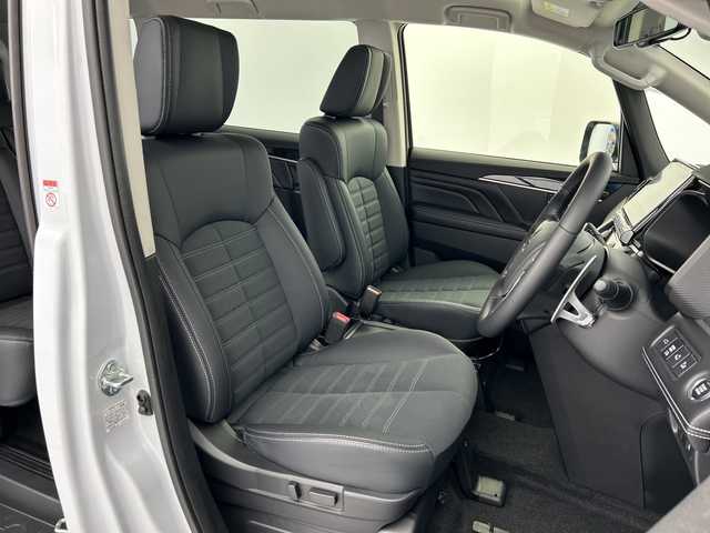 三菱 デリカＤ：５ シャモニー 愛知県 2025(令7)年 0.1千km 白Ⅱ 登録済未使用車/アルパイン１１型カーナビ　ビッグX11/・AppleCarPlay/AndroidAuto/・Bluetooth/・CD/DVD/・HDMI入力/・USB入力/全方位カメラ/両側パワースライドドア/ステアリングヒーター/フルセグ/レーダークルーズコントロール/スペアキー１本/運転席パワーシート/前席シートヒーター/パワーバックドア/LEDオートライト・オートハイビーム/衝突被害軽減ブレーキシステム/車線逸脱警報システム/後側方車両検知警報システム（レーンチェンジアシスト機能付）/誤発進抑制機能（前進時）/後退時交差車両検知警報システム/純正アルミホイール/取扱説明書/保証書