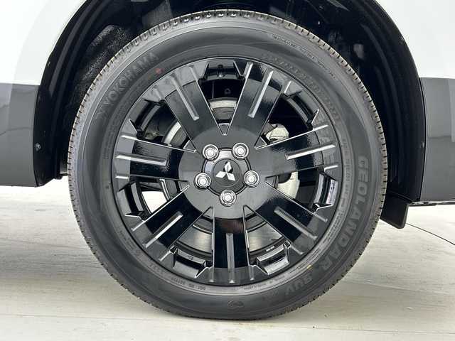 三菱 デリカＤ：５ シャモニー 愛知県 2025(令7)年 0.1千km 白Ⅱ 登録済未使用車/アルパイン１１型カーナビ　ビッグX11/・AppleCarPlay/AndroidAuto/・Bluetooth/・CD/DVD/・HDMI入力/・USB入力/全方位カメラ/両側パワースライドドア/ステアリングヒーター/フルセグ/レーダークルーズコントロール/スペアキー１本/運転席パワーシート/前席シートヒーター/パワーバックドア/LEDオートライト・オートハイビーム/衝突被害軽減ブレーキシステム/車線逸脱警報システム/後側方車両検知警報システム（レーンチェンジアシスト機能付）/誤発進抑制機能（前進時）/後退時交差車両検知警報システム/純正アルミホイール/取扱説明書/保証書