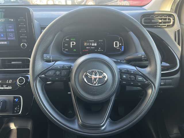 トヨタ アクア X 三重県 2022(令4)年 4.1万km プラチナホワイトパールマイカ 純正ディスプレイオーディオ/Bluetooth、Miracast/プリクラッシュセーフティ/レーントレーシングアラート/パーキングサポートブレーキ/ロードサインアシスト/クリアランスソナー/オートマチックハイビーム/ビルトインETC/バックカメラ/スマートキー/プッシュスタート/オートライト/LEDヘッドライト/フロアマット/ドアバイザー/禁煙車