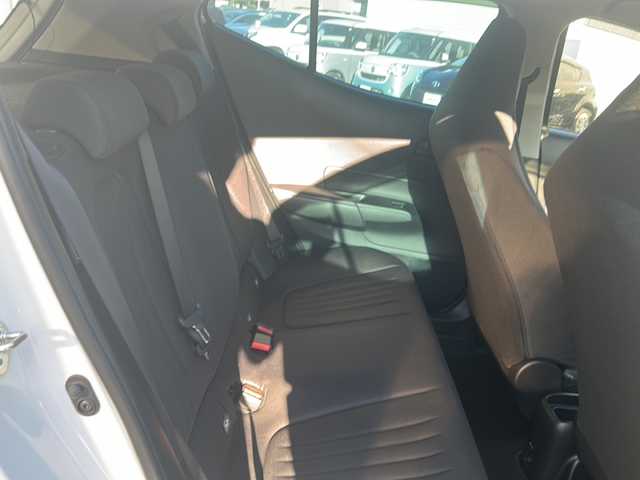 トヨタ アクア X 三重県 2022(令4)年 4.1万km プラチナホワイトパールマイカ 純正ディスプレイオーディオ/Bluetooth、Miracast/プリクラッシュセーフティ/レーントレーシングアラート/パーキングサポートブレーキ/ロードサインアシスト/クリアランスソナー/オートマチックハイビーム/ビルトインETC/バックカメラ/スマートキー/プッシュスタート/オートライト/LEDヘッドライト/フロアマット/ドアバイザー/禁煙車