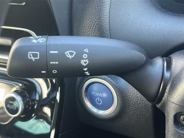 トヨタ アクア X 三重県 2022(令4)年 4.1万km プラチナホワイトパールマイカ 純正ディスプレイオーディオ/Bluetooth、Miracast/プリクラッシュセーフティ/レーントレーシングアラート/パーキングサポートブレーキ/ロードサインアシスト/クリアランスソナー/オートマチックハイビーム/ビルトインETC/バックカメラ/スマートキー/プッシュスタート/オートライト/LEDヘッドライト/フロアマット/ドアバイザー/禁煙車