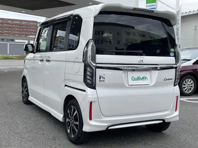 ホンダ Ｎ ＢＯＸ カスタム G L ホンダセンシング 福岡県 2019(令1)年 4.8万km プラチナホワイトパール ワンオーナー/純正ディーラーナビ/（Gathers:VXM-194VFi）/Bluetooth対応/フルセグTV/FM/AM/CD/DVD/クルーズコントロール/バックカメラ/ドライブレコーダー（前方）/片側パワースライドドア/ビルトインETC/アイドリングストップ/ドアバイザー/純正フロアマット/純正アルミホイール/プッシュスタート/保証書/取扱説明書/スペアキー/スマートキー