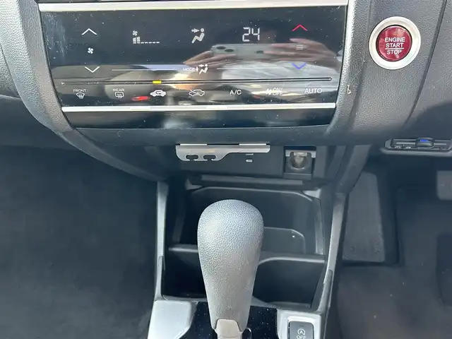 ホンダ フィット 13G Sパッケージ 愛知県 2015(平27)年 7.8万km プレミアムホワイトパール スマートキー/プッシュスタート/純正ナビ/バックカメラ/HIDヘッドライト/ETC/取説、保証書