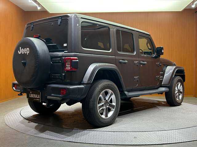 クライスラー・ジープ ジープ ラングラー アンリミテッド サハラ 千葉県 2020(令2)年 4.2万km グレーＭ ＲＯＵＧＨ　/ＣＯＵＮＴＲＹ製リフトアップ　/ＡＣＣ　/黒革　/ナビ/ＴＶ　/ＣａｒＰｌａｙ　/Ｂカメラ　/パーキングアシスト　/シートヒーター　/ステアリングヒーター　/衝突軽減Ｂ　/ブラインドスポット　/ＥＴＣ　/禁煙車